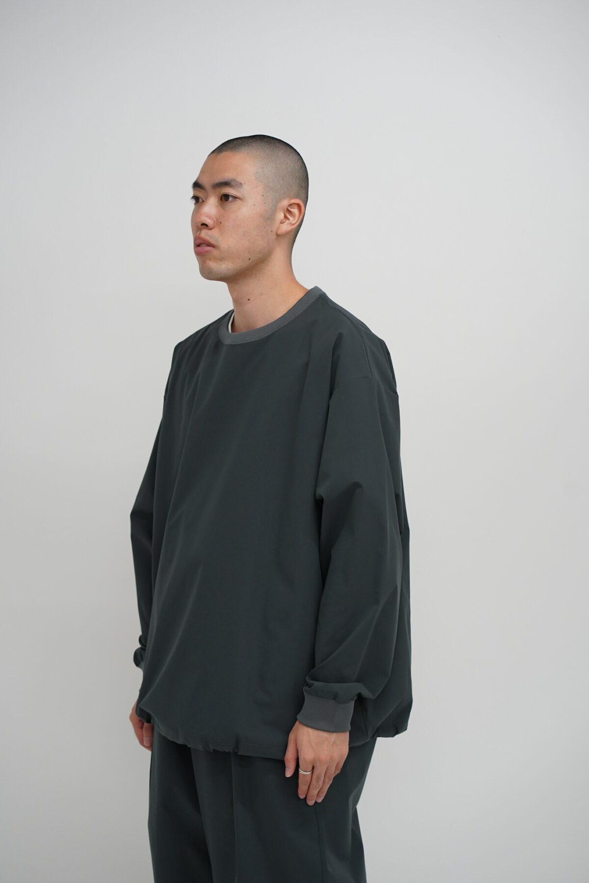 UNTRACE BASIC BOX STRETCH SMOCK L/S MF GREY | FUDGE 