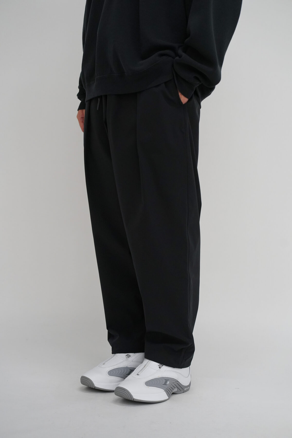 UNTRACE TAPERED STRETCH TRACK PANTS パンツ