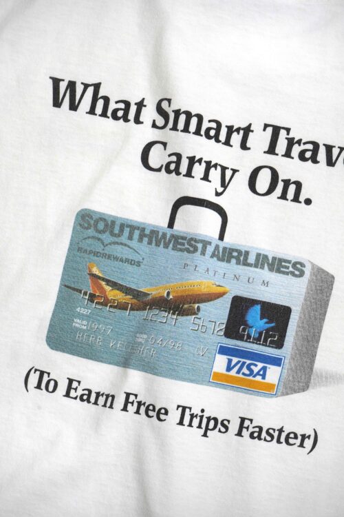 WHAT SMART TRAVELERS CARRY ON PRINTED S/S TEE SHIRTS