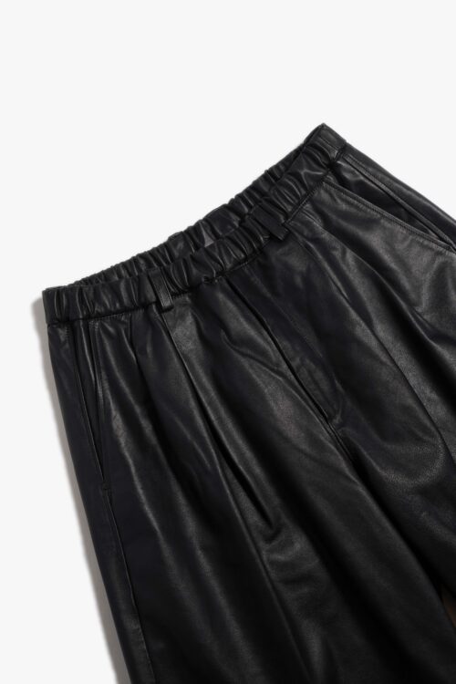 DOUBLE PLEATED EASY SHORTS - FULL GRAIN LEATHER -