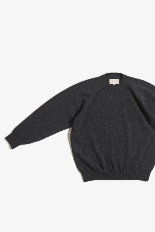 RAGLAN CREW NECK KNIT CHARCOAL GRAY