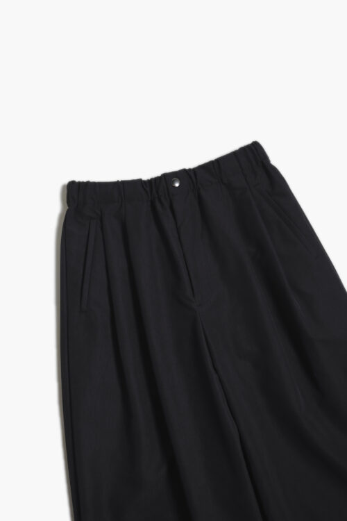 SMOOTH TAFTA DRAPE TUCK PANTS BLACK