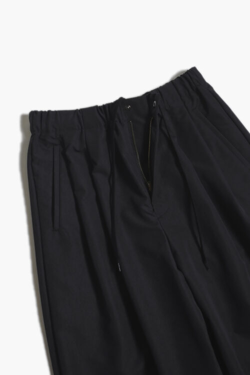 SMOOTH TAFTA DRAPE TUCK PANTS BLACK
