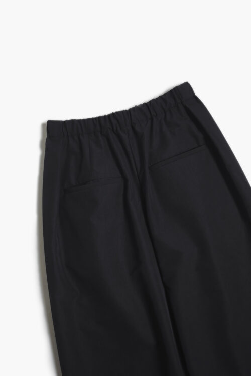 SMOOTH TAFTA DRAPE TUCK PANTS BLACK