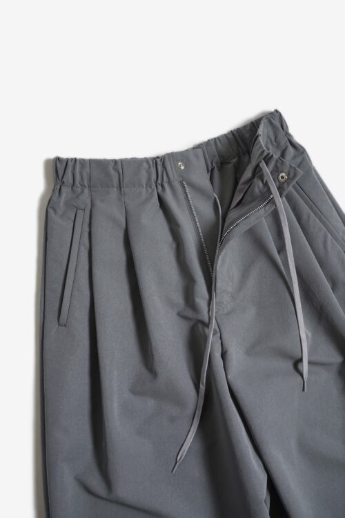 SMOOTH TAFTA DRAPE TUCK PANTS GREY
