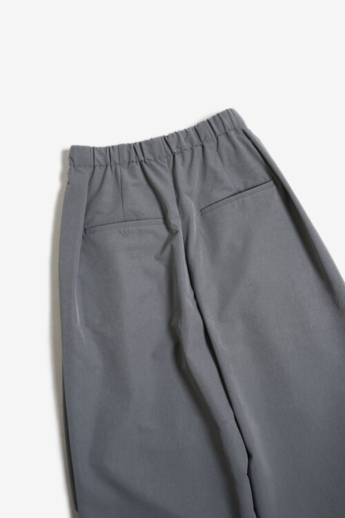 SMOOTH TAFTA DRAPE TUCK PANTS GREY