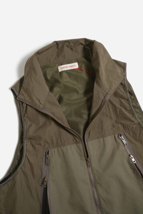UN VEST KHAKI