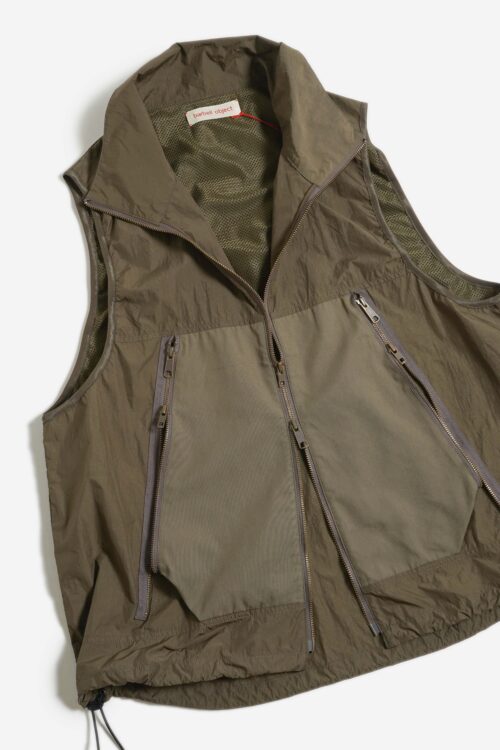 UN VEST KHAKI
