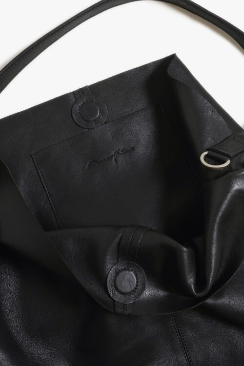 BUCKET BAG M BLACK