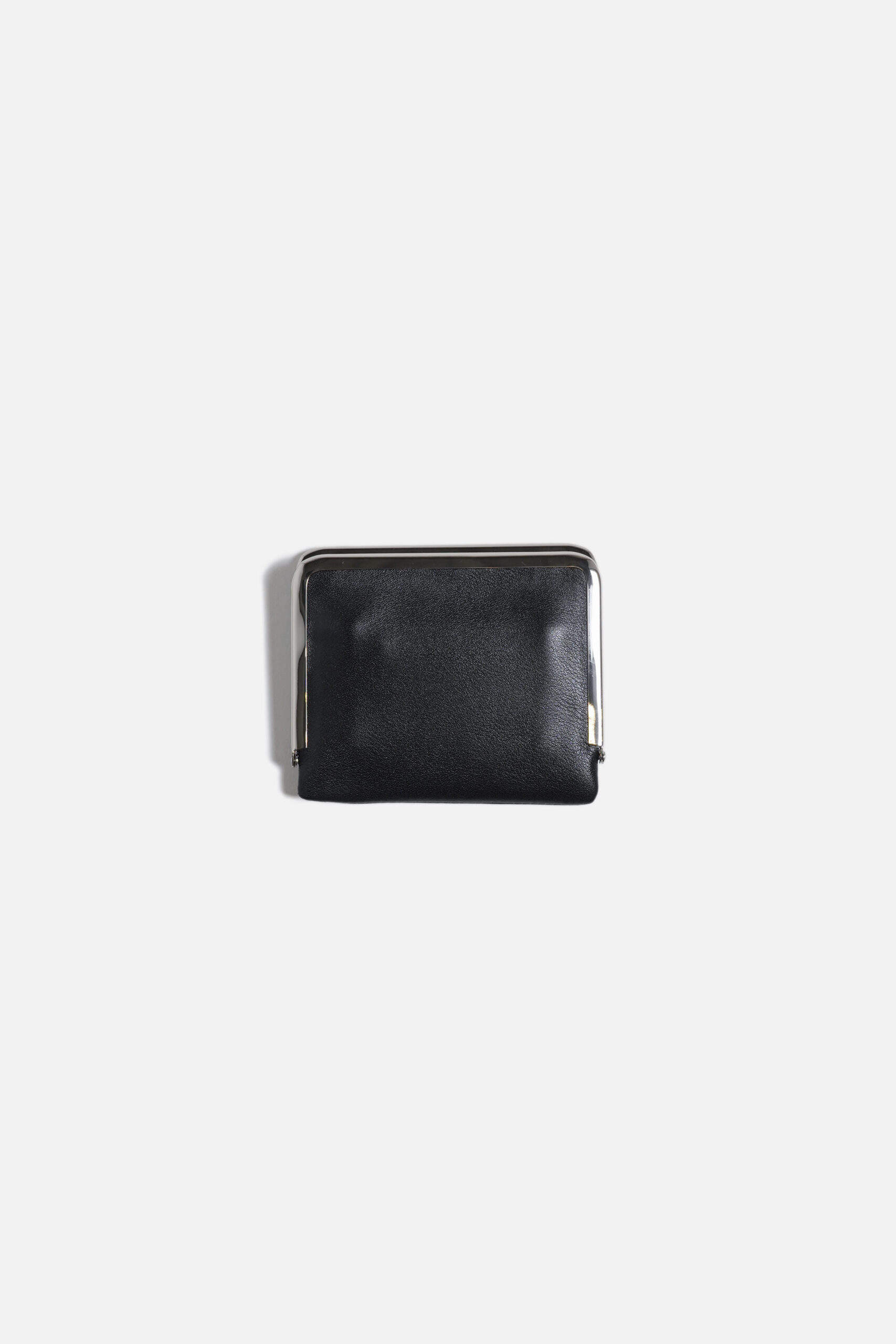 FRAMED LEATHER HALF WALLET. BLACK / SILVER