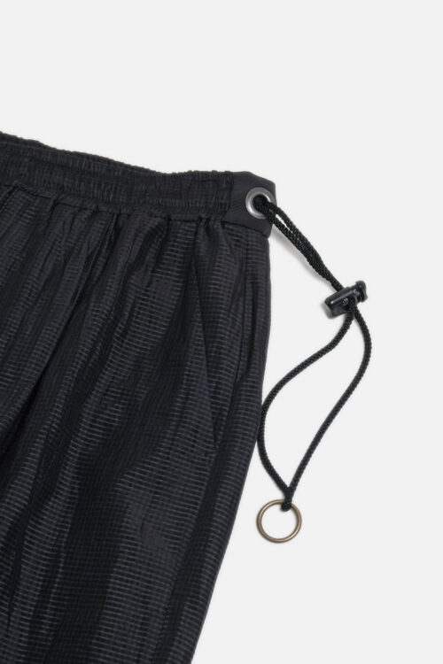 UNEVEN PT BLACK