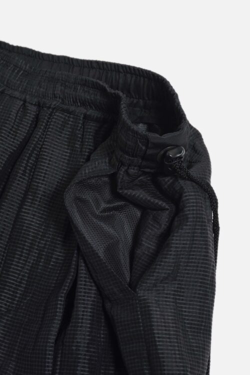 UNEVEN PT BLACK