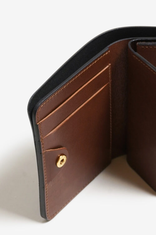 POST WALLET ILCEA BLACK × BROWN