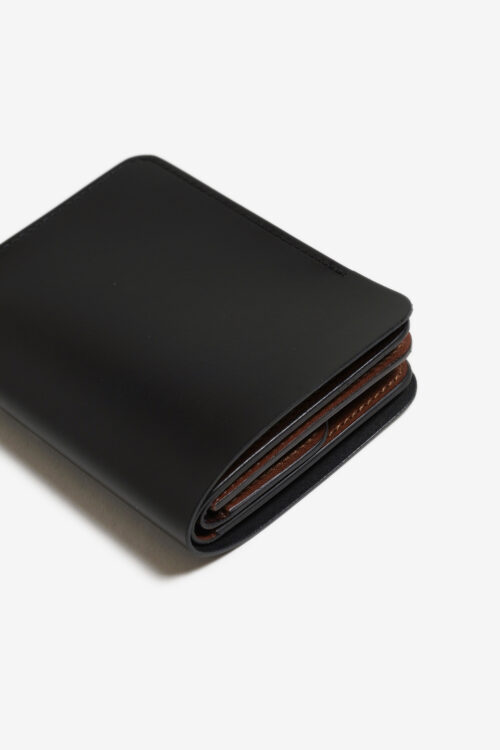 POST WALLET ILCEA BLACK × BROWN